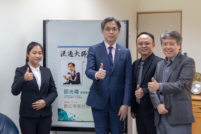 獨家採訪結束合影圖片