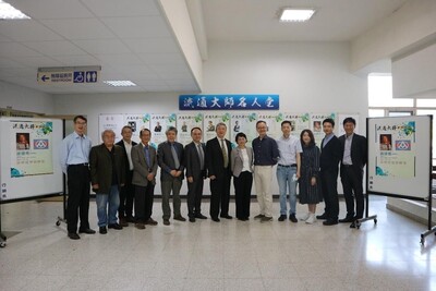 謝副董事長與高科大管理學院院長及行銷系老師合影圖片