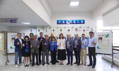 吳董事長與管理學院院長及行銷系老師合影圖片